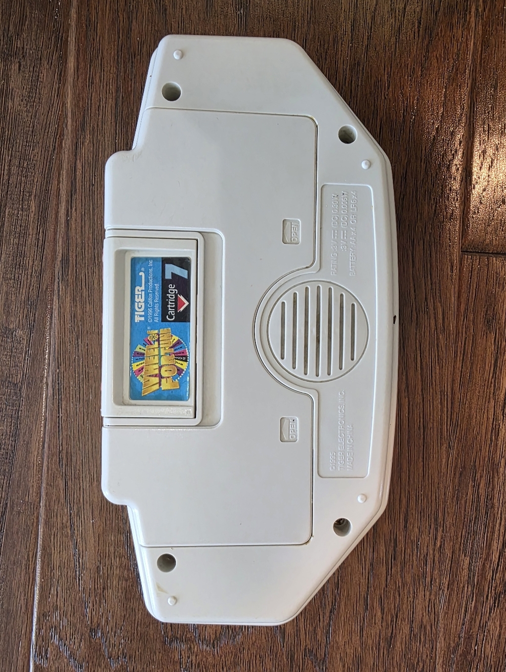 Vintage 1995 Tiger Electronics Wheel of Fortune Handheld Game with Cartridge 7 - Picture 4 of 7